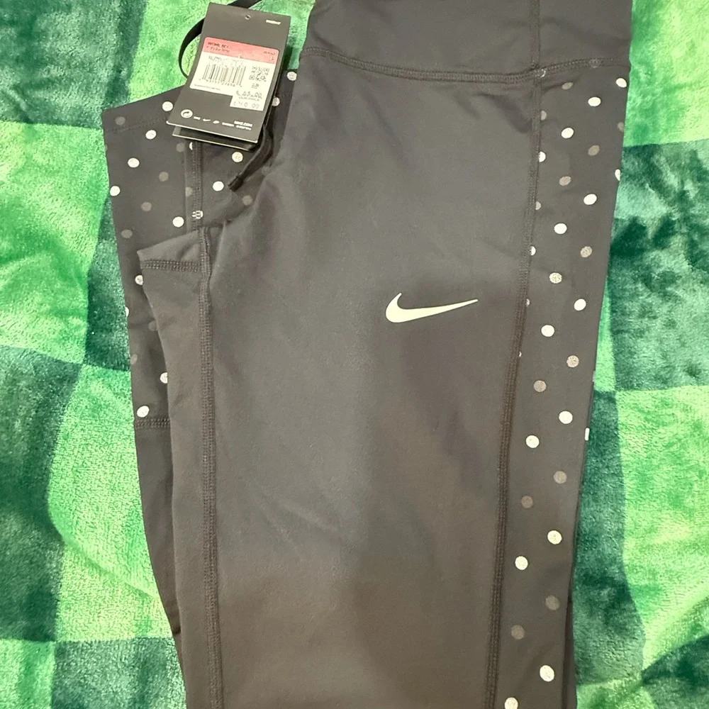 Nike Black Leggings - Picture 8 of 9